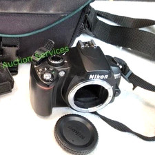 Nikon D40 6.1MP Digital SLR DSLR Camera  Strap, Cap Bag not included 