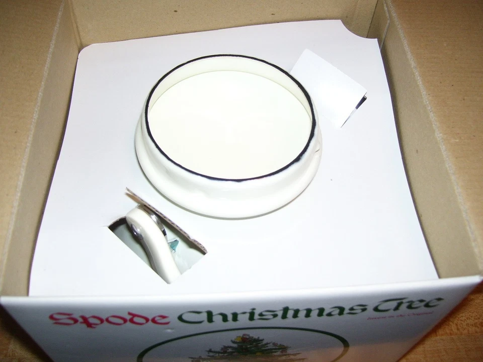 Spode Christmas Tree 2.5 Quart Tea Kettle in Box England - Image 2 of 3