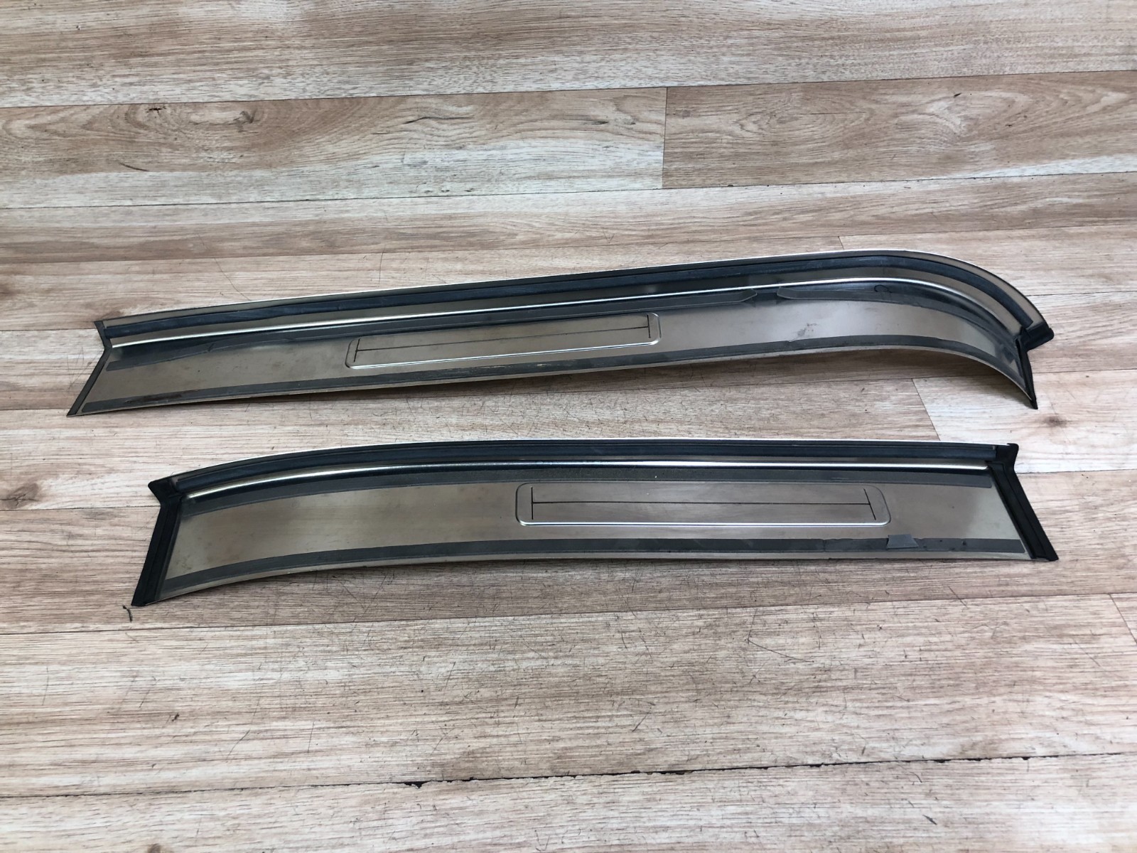 BENTLEY ARNAGE OEM FRONT LEFT AND RIGHT SIDE DOOR ENTRANCE STEP PLATE COVER SET