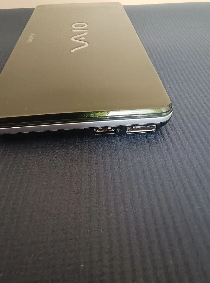 Sony VAIO VGN-P90HS Type P Atom Z540 2GB RAM 60GB HDD 8" Netbook Black - Image 3 of 4