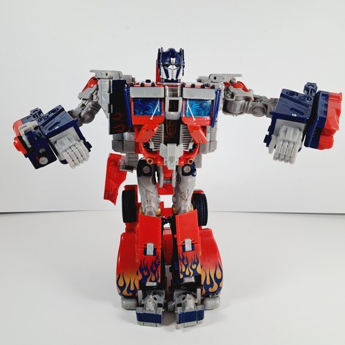 Transformers Optimus Prime 2007 Action Figure Autobot - Picture 3 of 15
