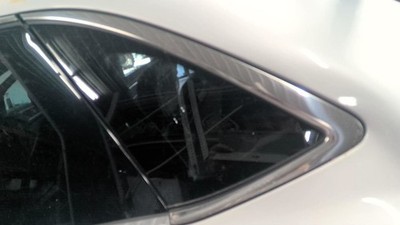 (LOCAL PICKUP ONLY) Driver Quarter Glass Privacy Tint Chrome Moulding Fits 15-24