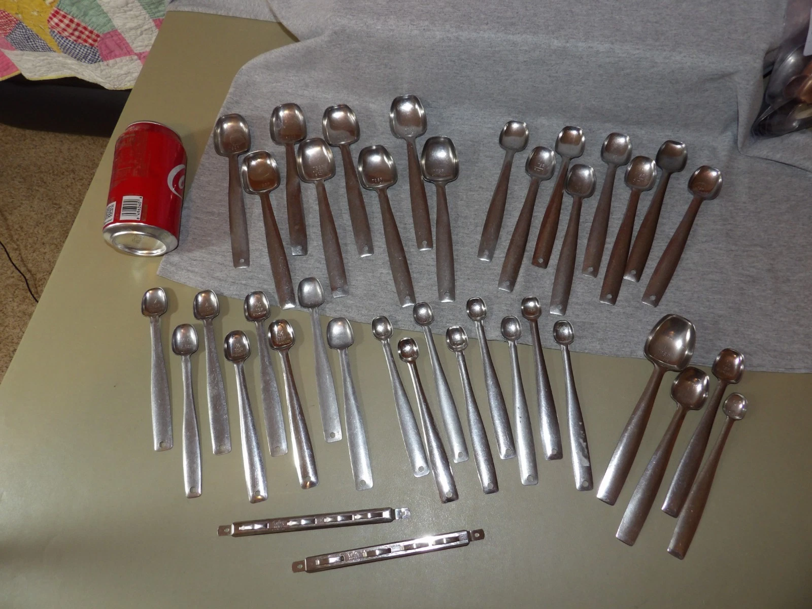 Vintage Foley Stainless Long Handle Measuring Spoons (9 Sets) + 2 Foley Hangers
Opens in a new windo