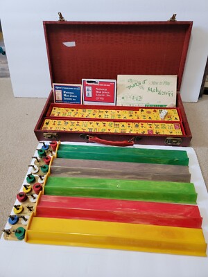 Ancien jeu de mahjong caramel bakélite dans son étui d
