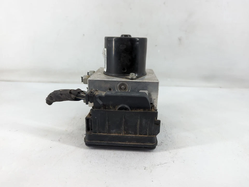 2013-2016 Chevrolet Malibu Abs Pump Control Module B5V6V - Image 4 of 4