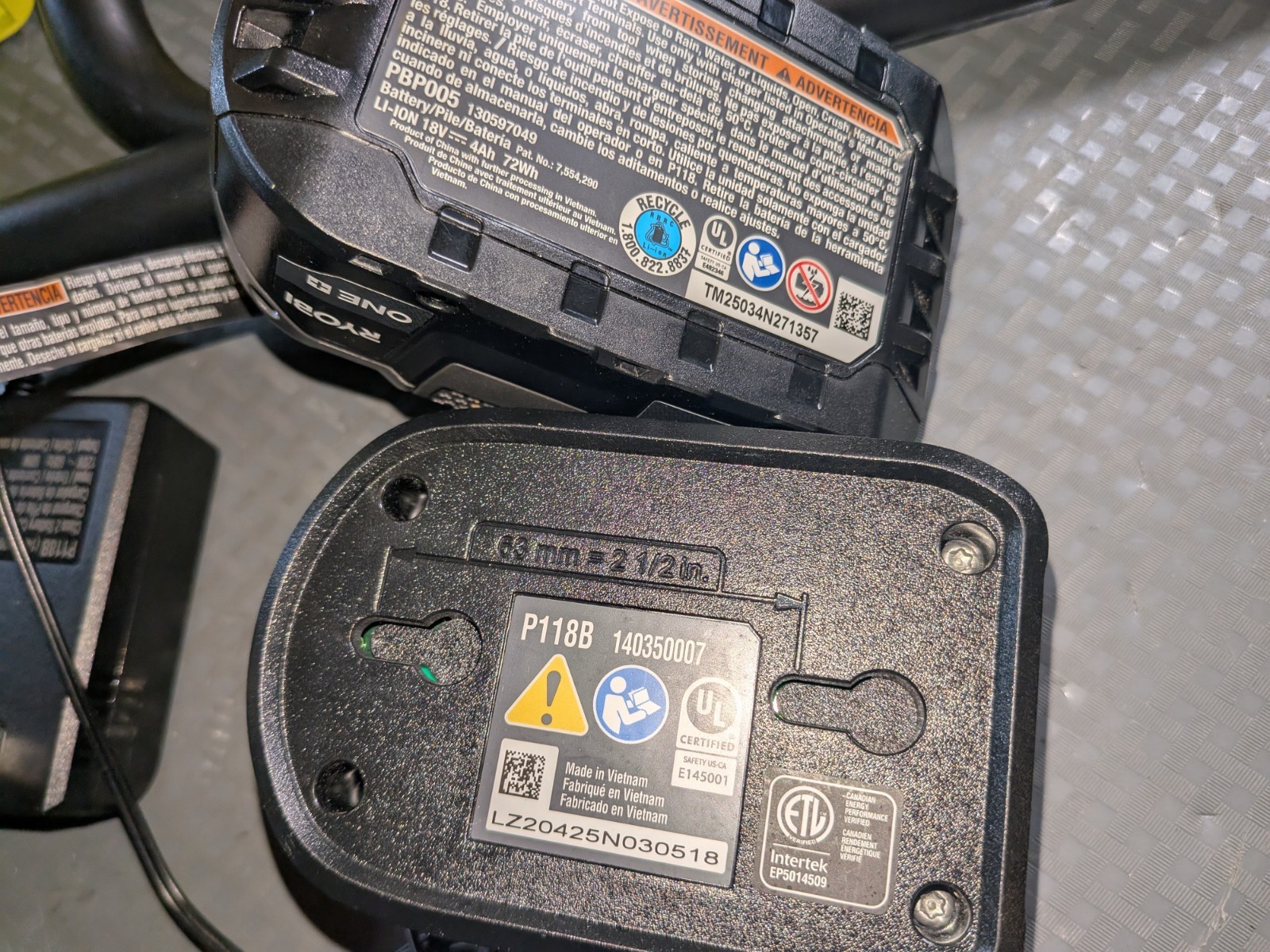 Ryobi 18V String Trimmer/Edger & Jet Fan Blower Kit 4Ah Battery & Charger