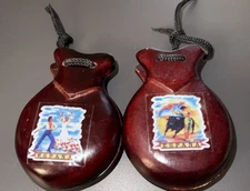 W33- Vintage Wood Spanish Castanets Bull Fighter/Dancers 2"x3"