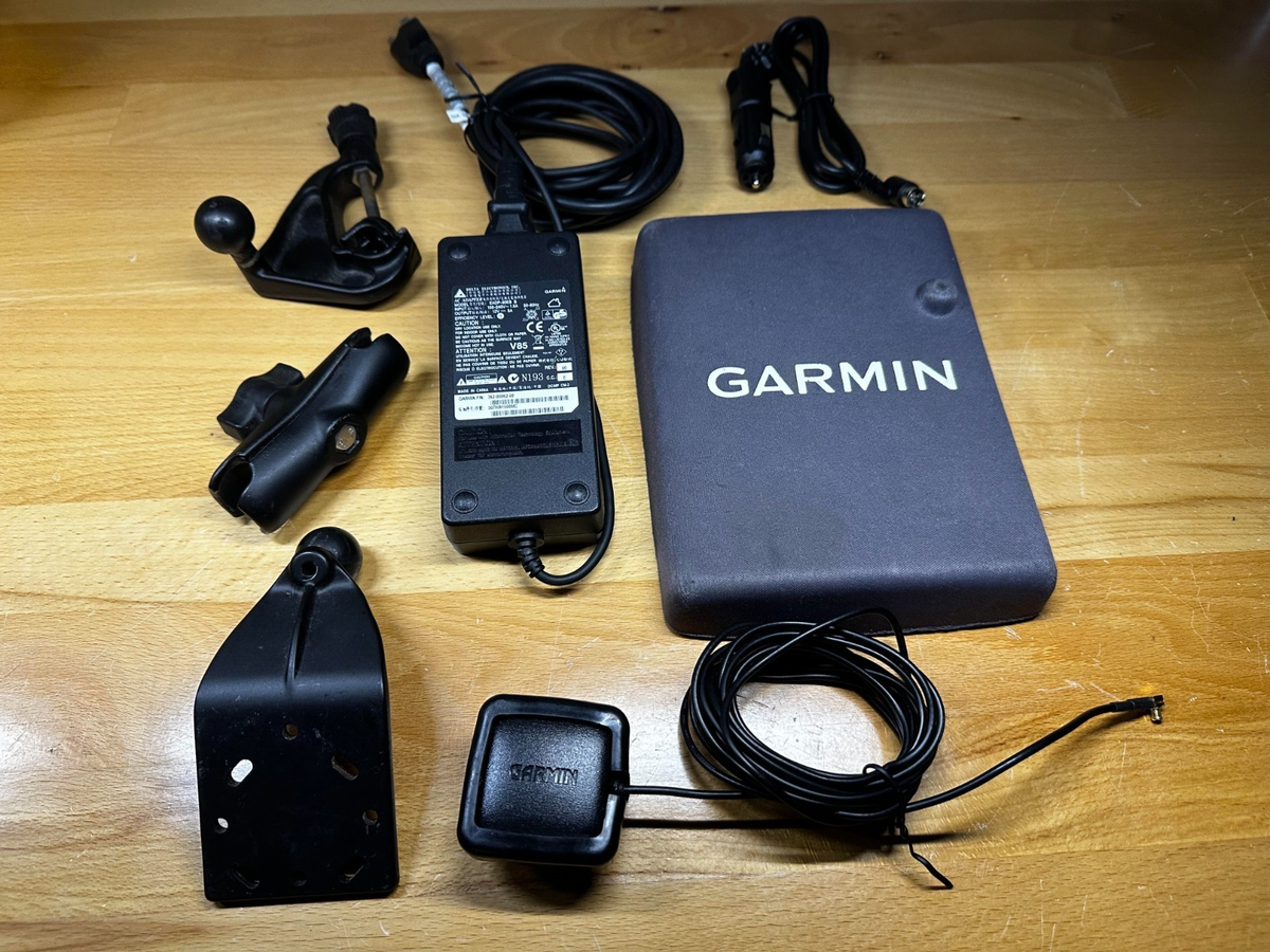 Garmin GPSMAP 695 with many desirable accessories guaranteed 30