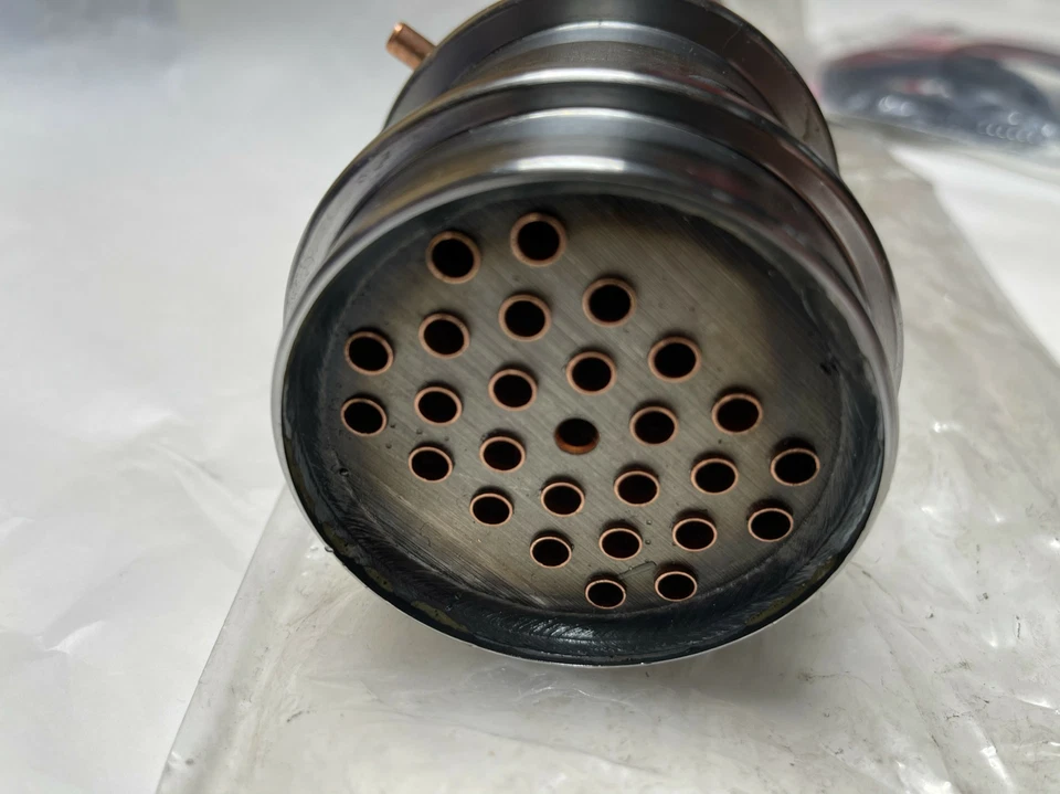 Kit de refrigeração e vedação de óleo original do fabricante Ford International V8 7.3L Powerstroke T444e - Imagem 2 de 4