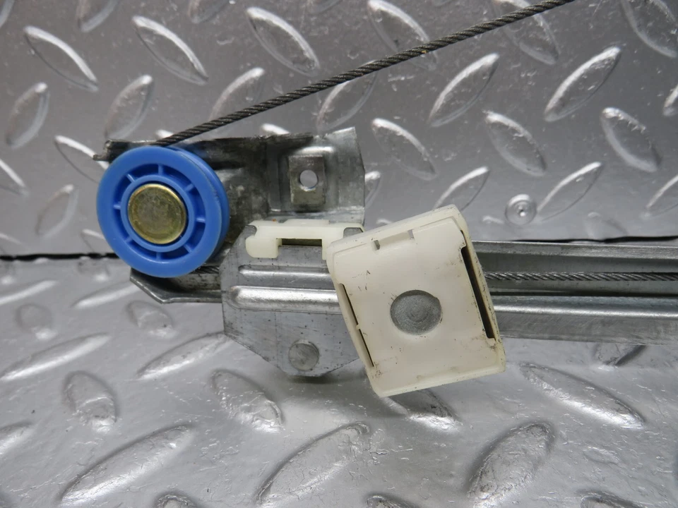 Regulador de ventana manual trasero izquierdo Mercedes-Benz W201 190E Foto 2 de 4