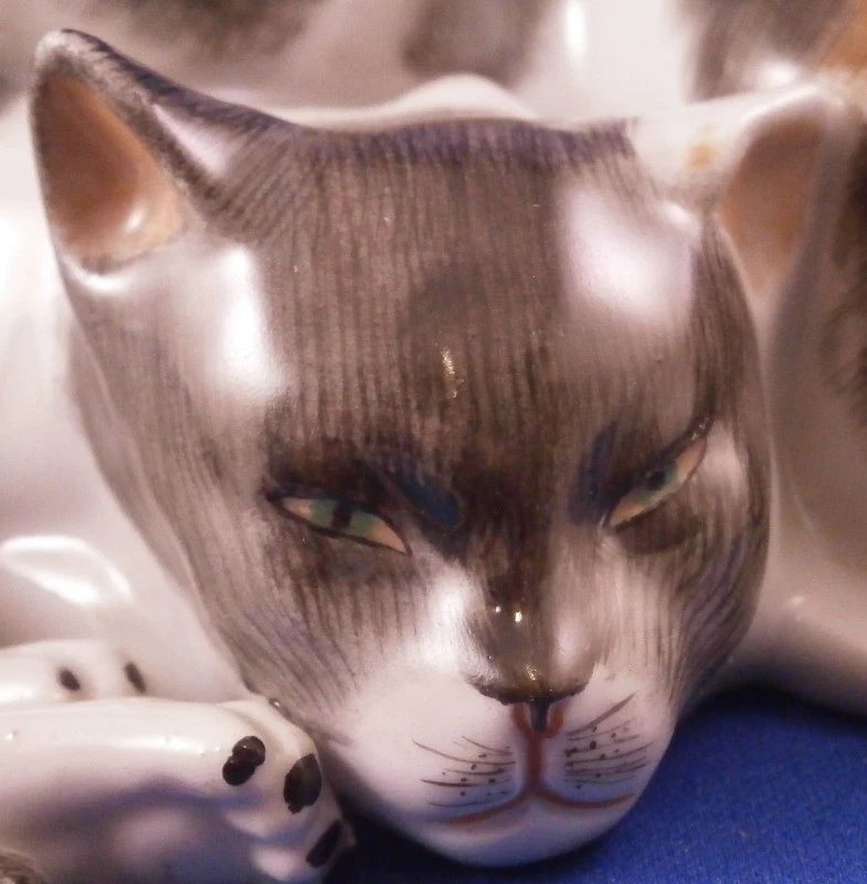 Antigua estatuilla de gato Calico de porcelana de Dresde figura de porcelana gato Foto 3 de 4