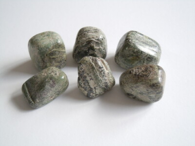 Steine Lot/Konvolut 6 x Moosfarbe Grün Stein Roh 194,3 g