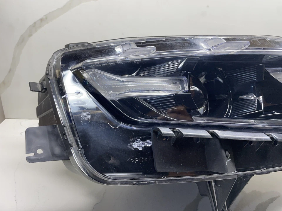 Farol de LED passageiro direito Chevrolet Camaro fabricante de equipamento original 84756146 2019-2024 - Imagem 2 de 4