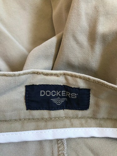 Dockers Cotton Beige Pleated Shorts Size 38 Men's - Picture 5 of 5