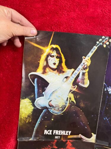 Vintage Kiss Poster Fold Out Pictures On Both Sides 1973-1977 Pin-Ups - Picture 3 of 9