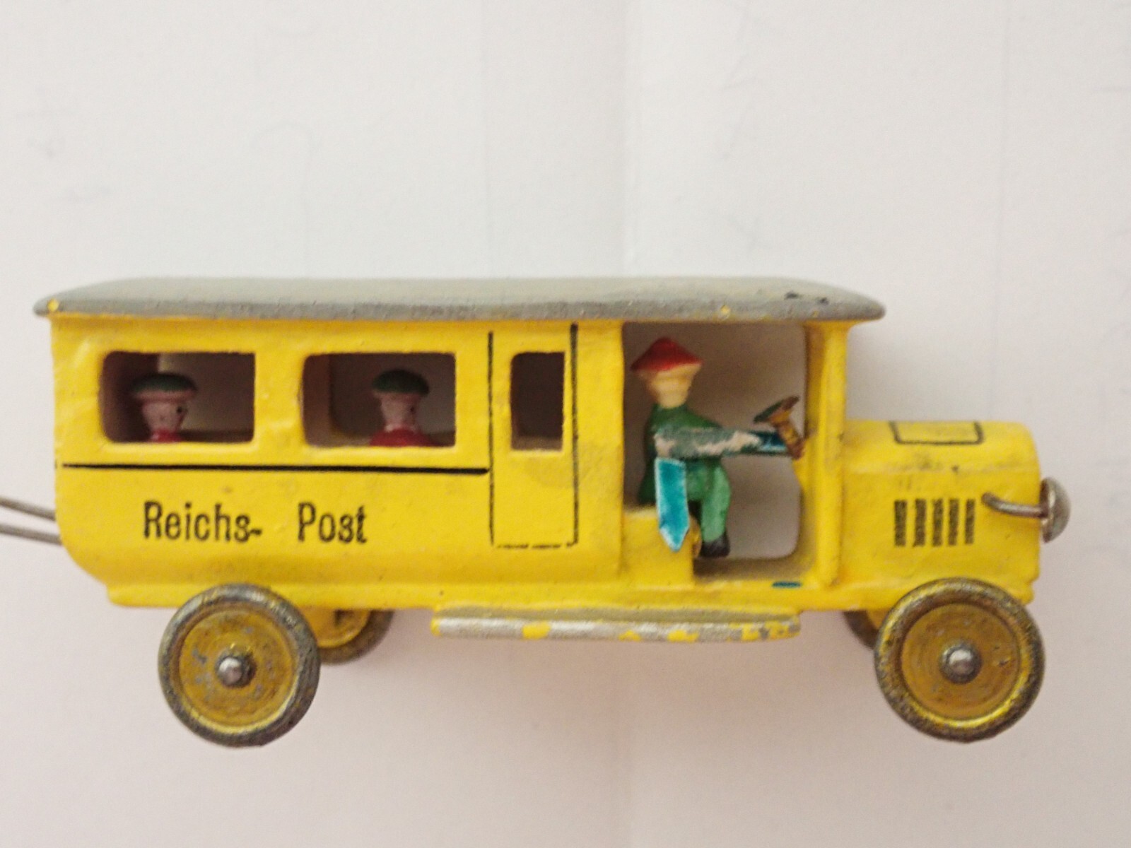 Bild 2 von 12