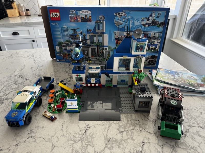 LEGO City: Police Station (Sets 60316 & 60369)