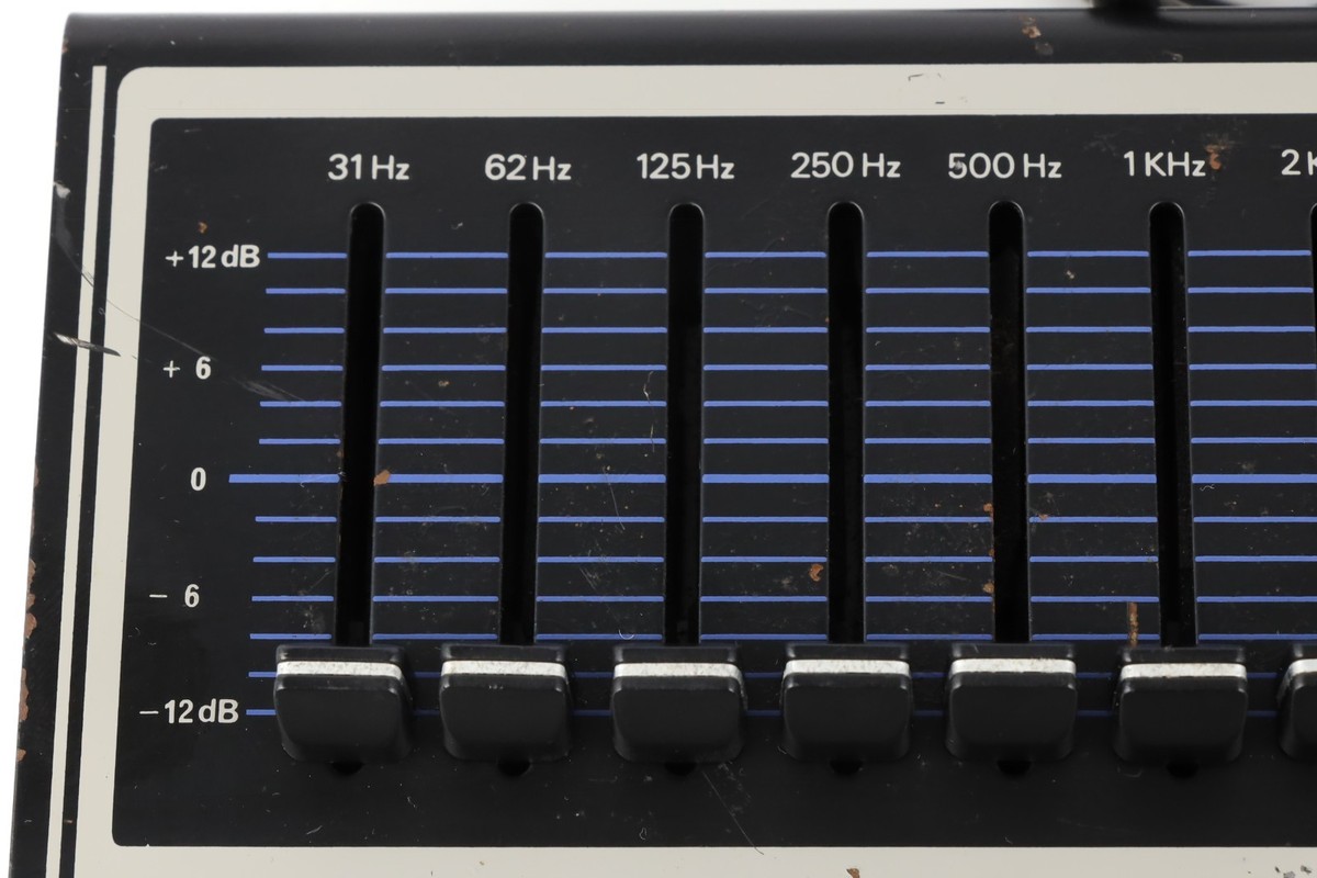 Boss GE-10 70s 80s Graphic Equalizer buffer 10 bands EQ EVH 100V