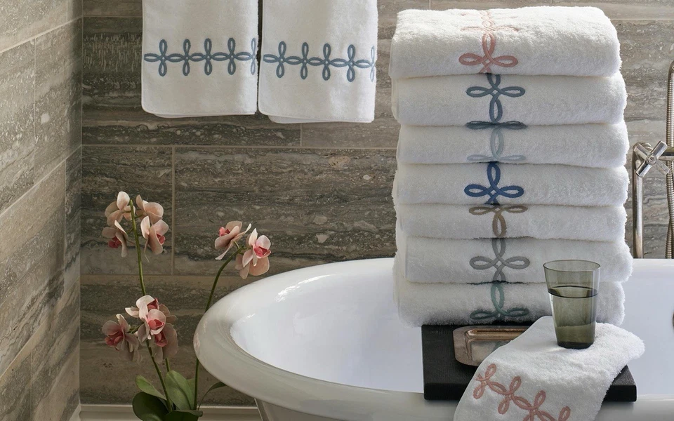 SET 4 Matouk Gordian Knot Towels White Truffle 2 Hand 2 Bath Towels - Image 2 of 4