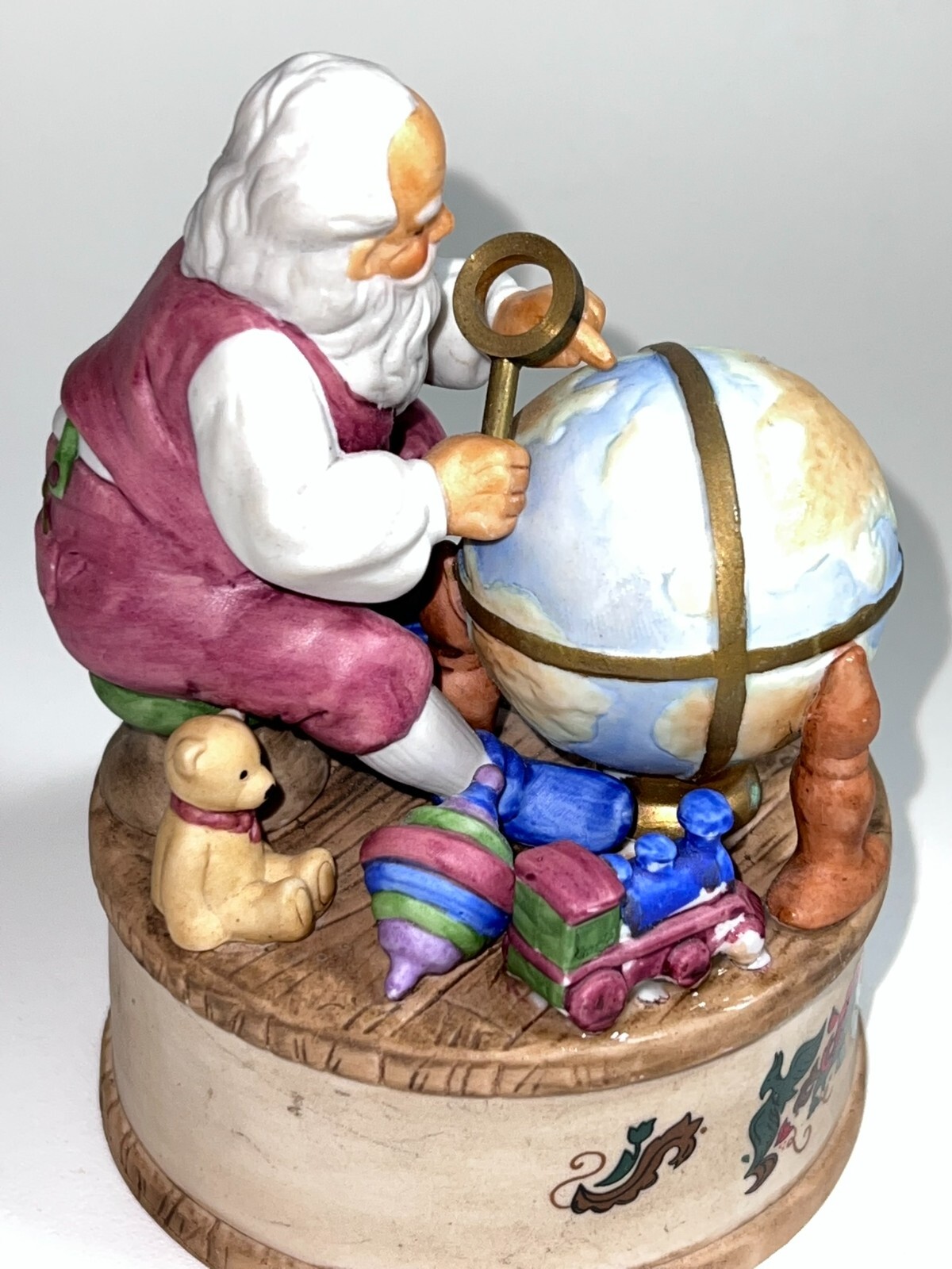 Santa Globe Figurine Willitts Design Musical Porcelain Christmas Collectible