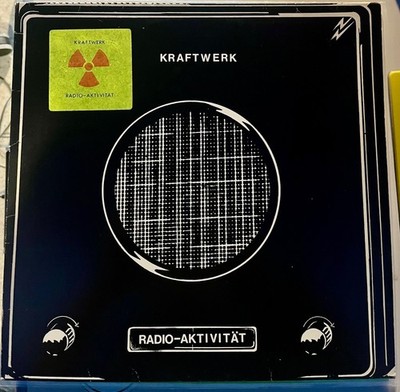 12 ''LP KRAFTWERK '' Radio-Aktivität '' Original 1975 / OIS / KOMPLETTER STICKERBOGEN