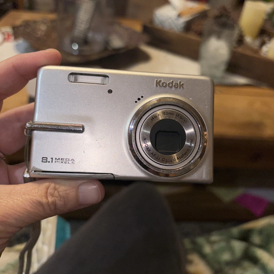 Kodak EasyShare IS 8.1MP Digital Camera - Silver -  Camera Only - Parts Non Test - Image 2 of 4