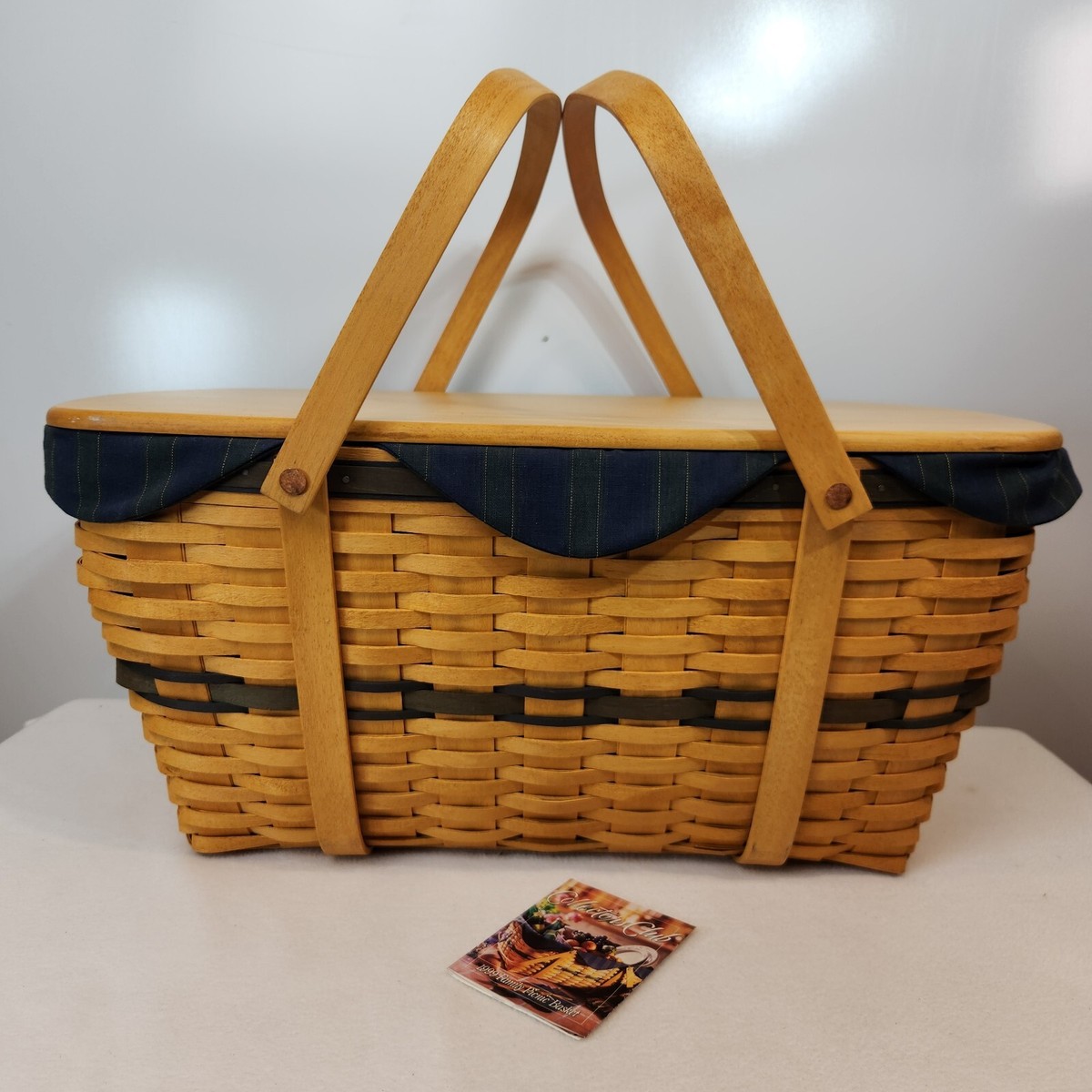 Longaberger 1999 Collectors Club Family Picnic Basket+Wooden Lid+