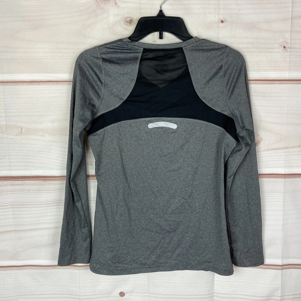 Top deportivo NYL para mujer pequeño gris manga larga cuello en V rendimiento entrenamiento para correr Foto 4 de 4