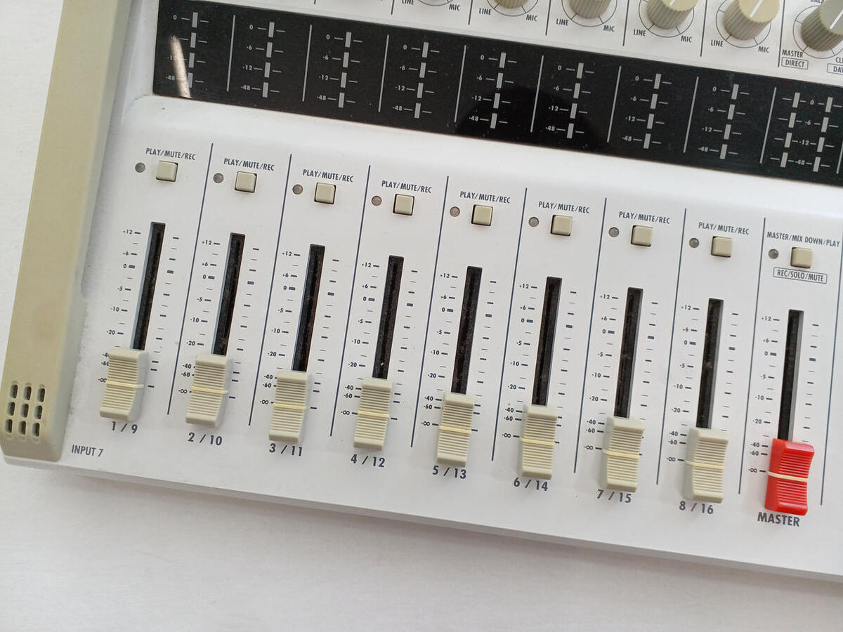 ZOOM R16 Portable Multi track Recorder Interface Controller ZOOM R16 Portable Multi track Recorder Interface Controller