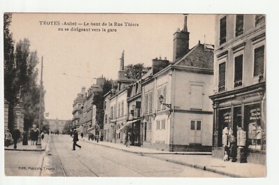 10 TROYES. Place du Marché au Pain, rue Urbain IV, Clocher et Beffroi de Saint-Jean