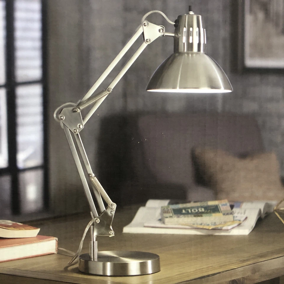 Lámpara de Escritorio Allen & Roth 26" Ajustable Níquel Cepillado Brazo Oscilante con Pantalla de Metal Foto 2 de 3