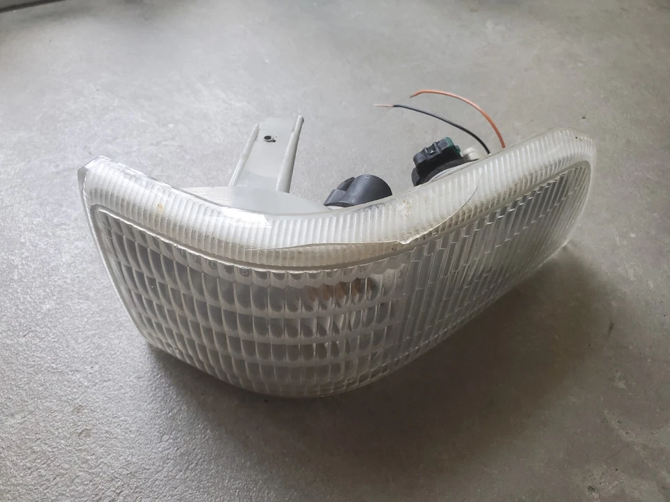 1992-1996 Buick Roadmaster 2 Bulb LH Driver Turn Signal Corner Marker - Imagem 2 de 4