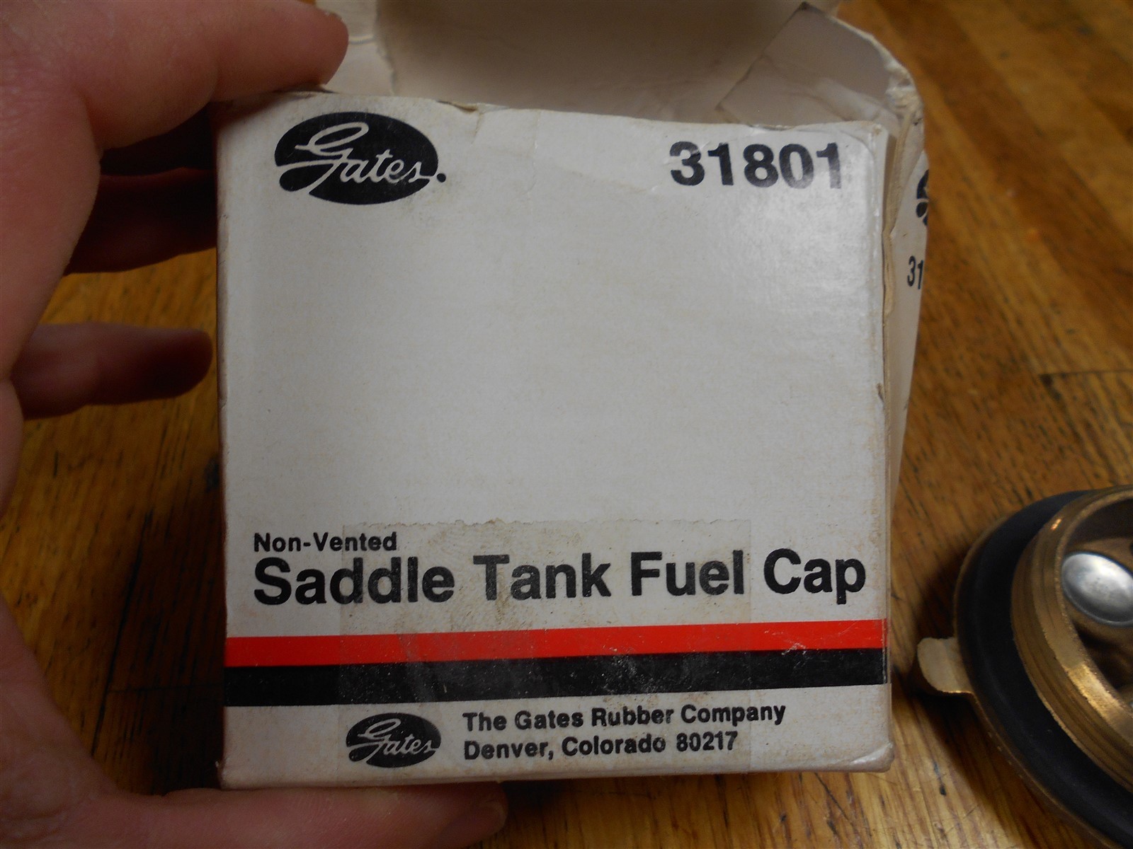 NOS 1981 1993 INTERNATIONAL HARVESTER SADDLE FUEL GAS TANK CAP 31801