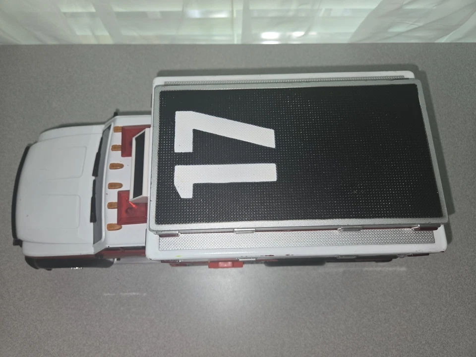 2009 ROAD RIPPERS RED EMS PARAMEDIC AMBULANCE #17 TRUCK Lights and Drives Kids - Image 2 of 4