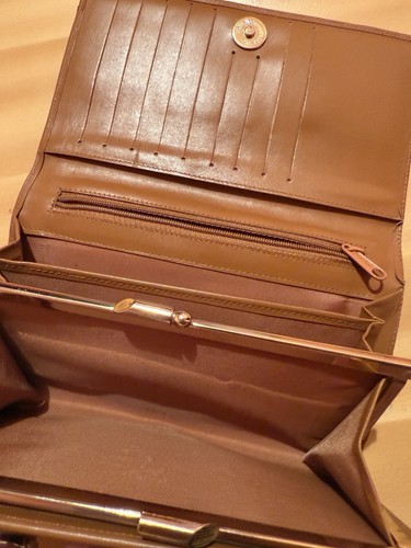 Accesorio billetera vintage Escada TriFold para mujer cuero marrón de colección - Imagen 12 de 12