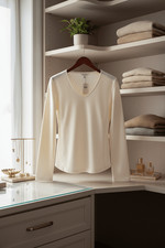 Banana Republic classic white V-neck top with tailored front seams
