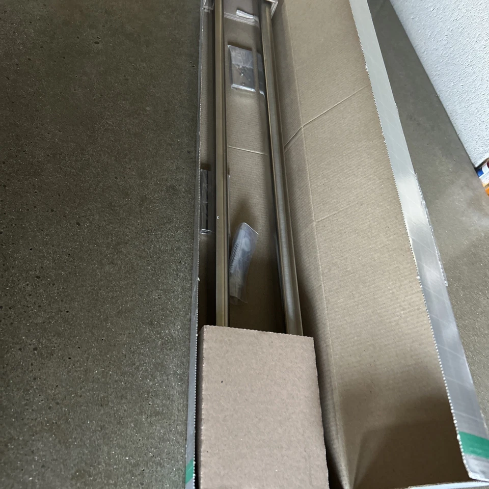 "Toallero Hansgrohe Axor cuadrado suave 24"" (níquel cepillado)" Foto 3 de 4