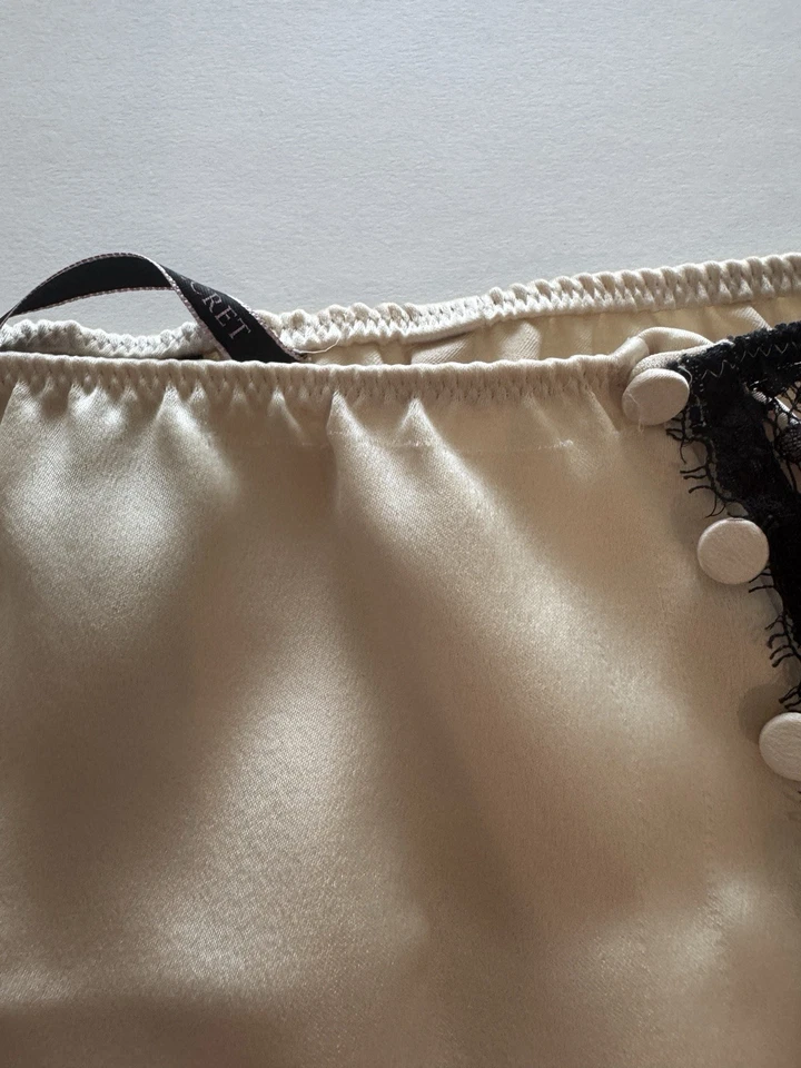 Victoria’s Secret XS Falda Beije Negra Encaje Cintura Alta Satén XS Foto 4 de 4