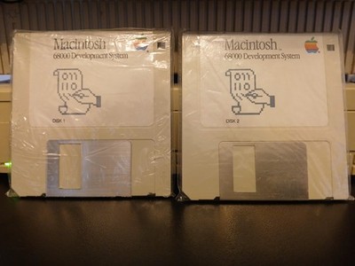 Apple Macintosh Development System 68000 v1.0 (1984) - Original Apple Floppy