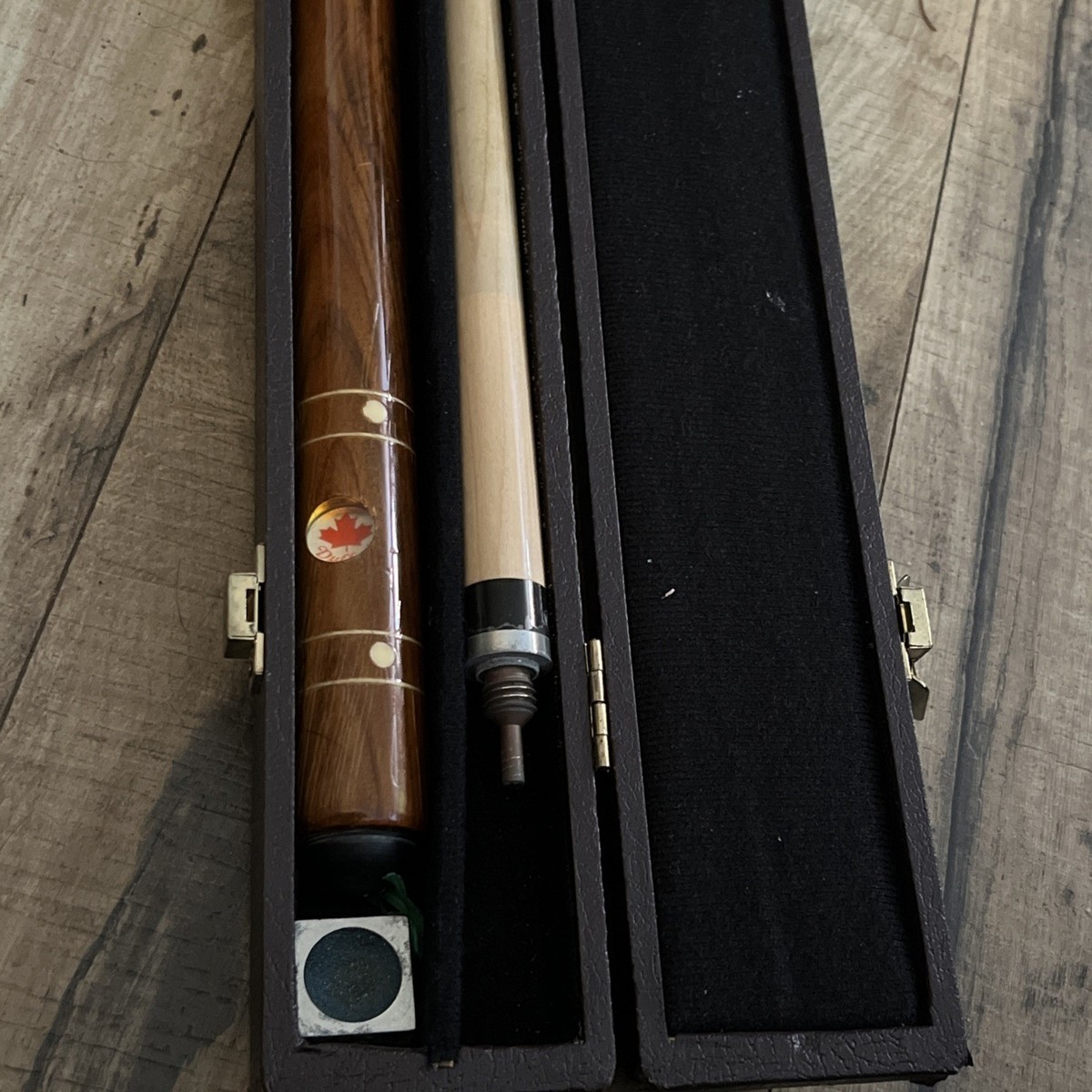 ビリヤード maple leaf Vintage Dufferin 2pc Pool Cue 58” 17.5oz Maple Leaf Logo Canada