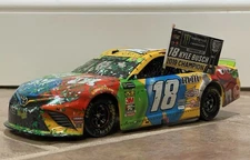 2019 Kyle Busch NASCAR 2x Champion Homestead Flag Display 1:24 NO CAR INCLUDED