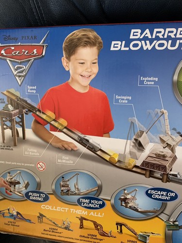 DISNEY PIXAR CARS 2 BARREL BLOWOUT UNASSEMBLED TRACK SET FINN McMISSILE BOX NEW - Picture 3 of 8