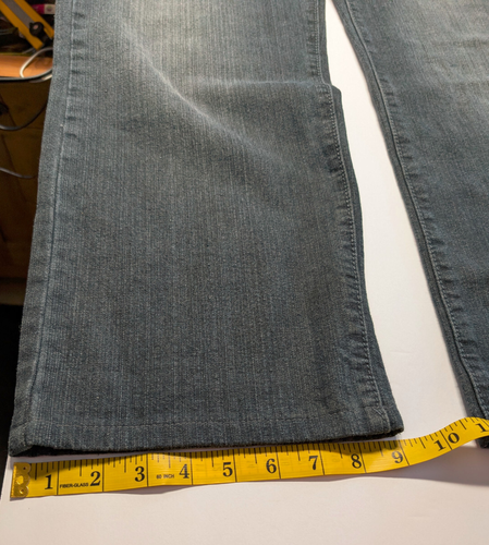 Ecko Untld. Jeans, size 32, number 759, relaxed fit, zip closure, preowned - Picture 4 of 17
