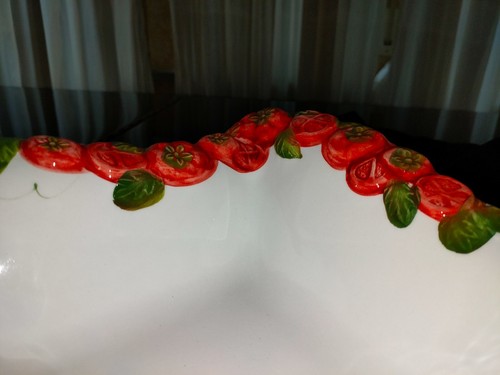 "Bassano" Keramik handbemalte Schüssel geschwungene Form Relief DEKO Tomate 25cm - Picture 3 of 3