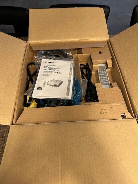 Vintage NOS Sharp Notevision XR-20S DLP Projector - New - Image 2 of 4