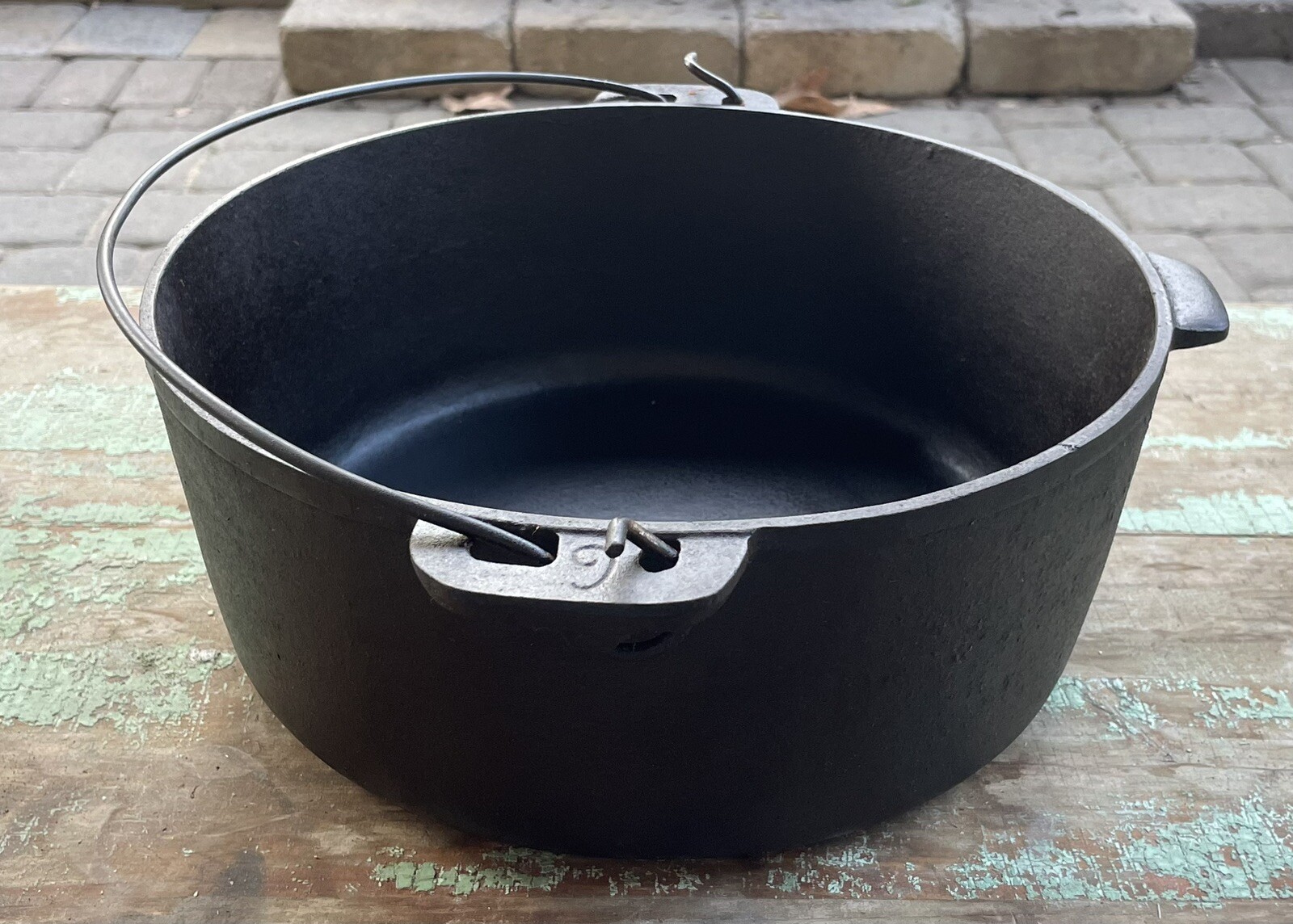 Cast Iron Martin Stove & Range 9 Dutch Oven Hamburger Logo Fully