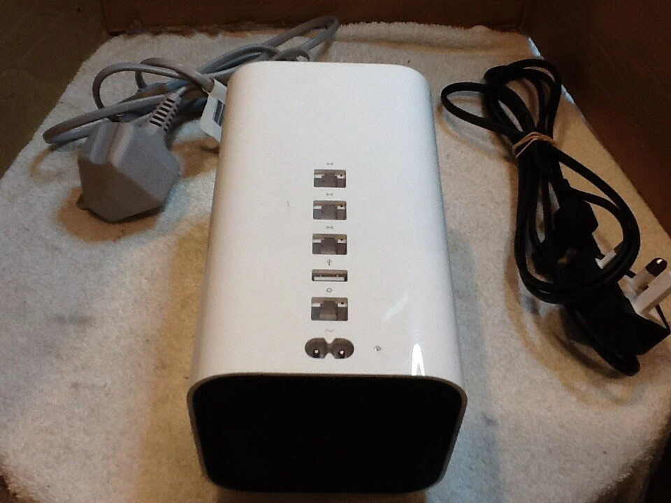 Apple AirPort Time Capsule 2TB A1470 5th Generation Wireless AC Router EMC 2635 - Image 2 of 2