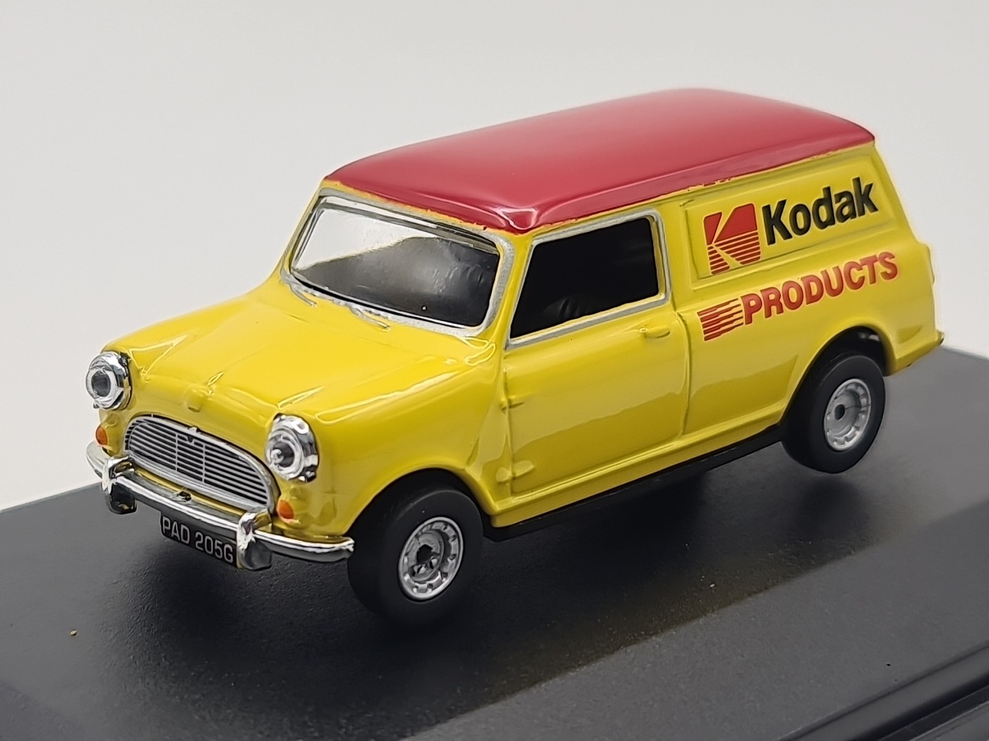 Oxford Diecast MV031 Mini Van Kodak Alloy Wheels & Mirrors  Boxed 1:43 Scale MIB