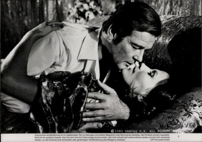 Pressefoto Filmszene, James Bond 007 Octopussy, Roger Moore, Maud... - 10617581