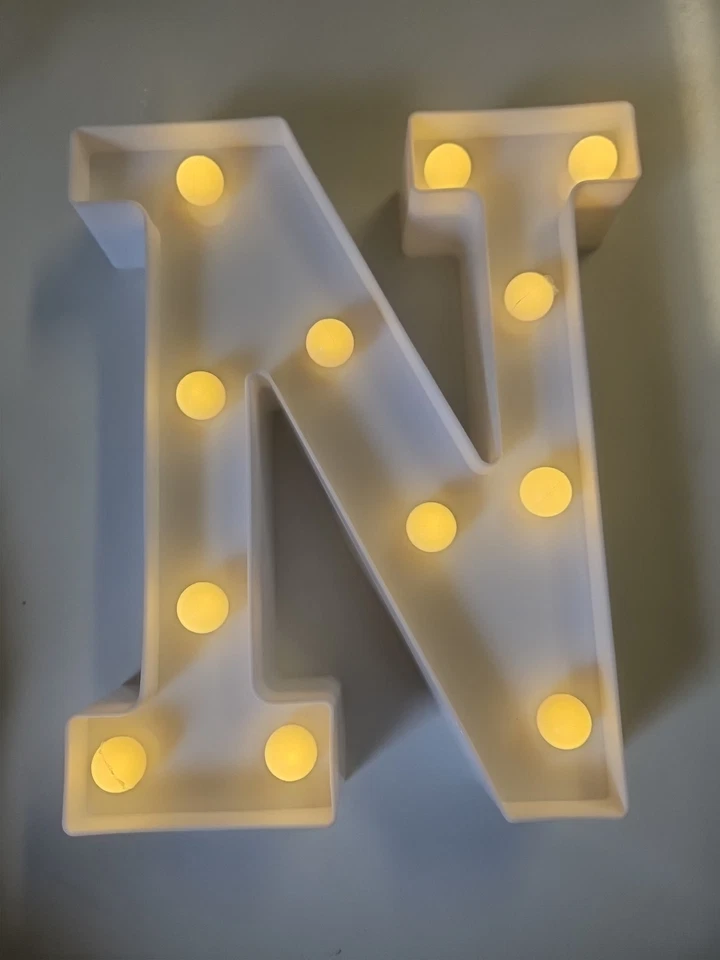 Iluminar Plástico Blanco Alfabeto Letra “N” Luces 8.5”x 7.5” Sin Batt A22 Foto 2 de 4